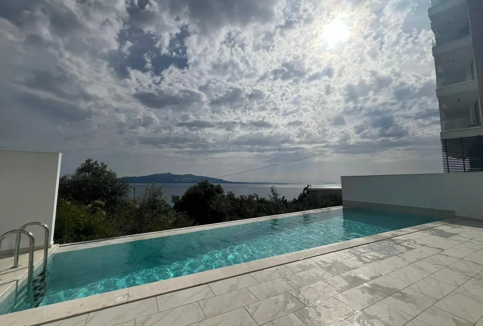 White Residence 3 Suite Sarande Apartment